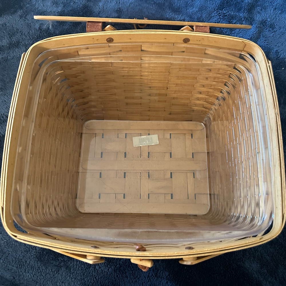 Longaberger large picnic basket with stand and plastic insert
